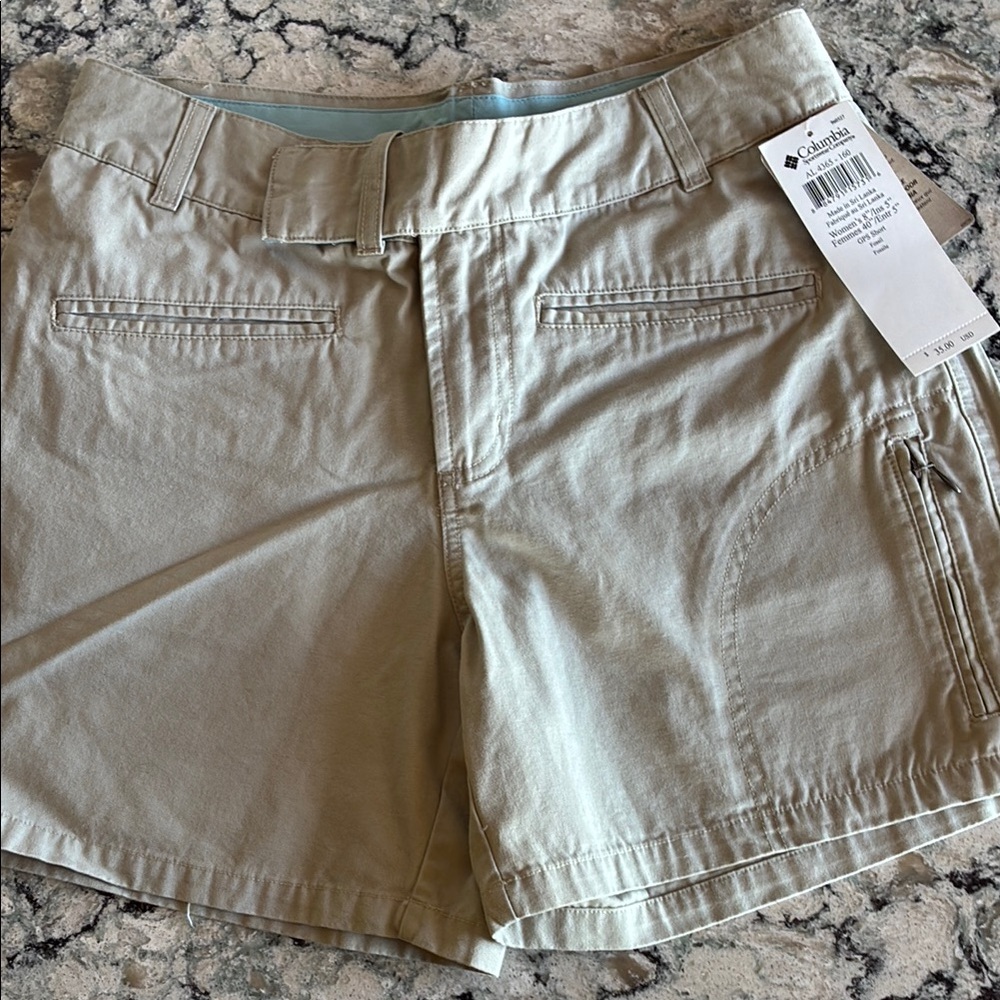 Tan Cargo Shorts with Relaxed Fit and Cotton Blend